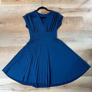 Soprano Jewel Blue Pleated Dress – Size M